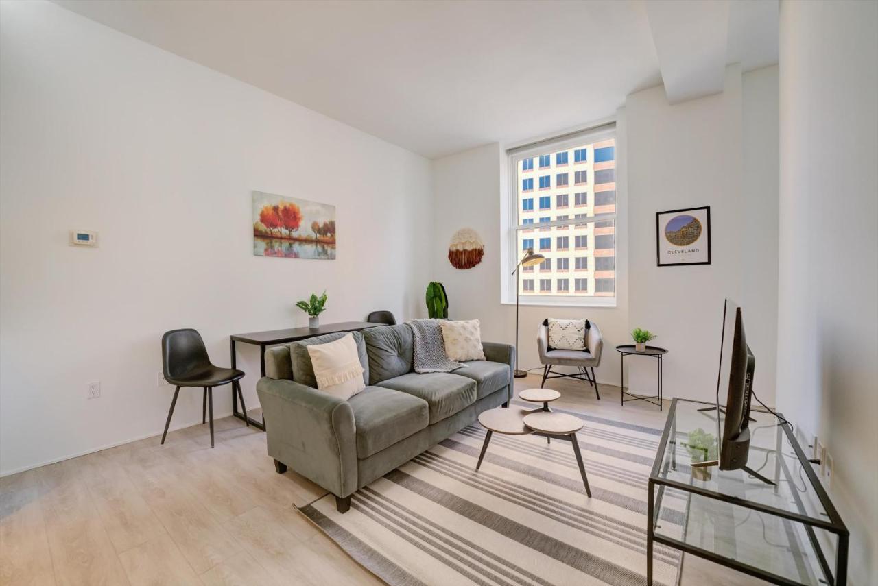 Frontdesk Lofts At 629 Euclid Downtown Cleveland Apartamento Quarto foto